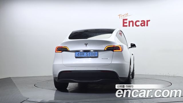 Tesla Model Y Long Range AWD - фото 3