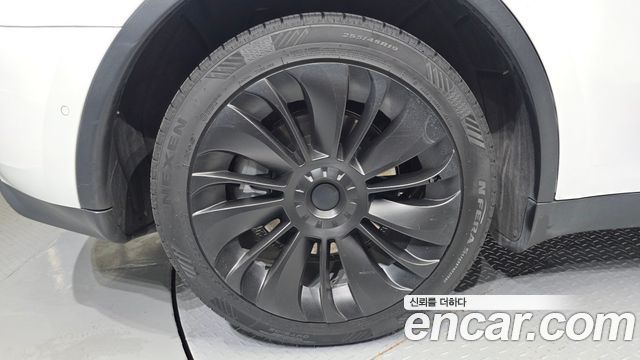 Tesla Model Y Long Range AWD - фото 4