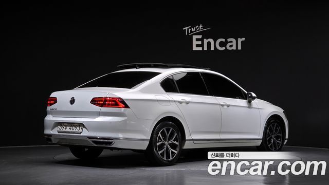 Volkswagen Passat B8 2.0 TDI Premium - фото 1