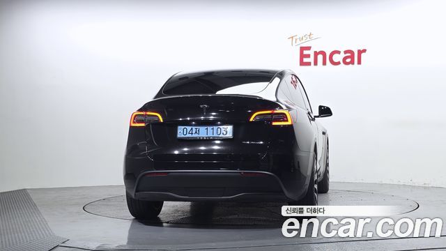 Tesla Model Y Long Range AWD - фото 3