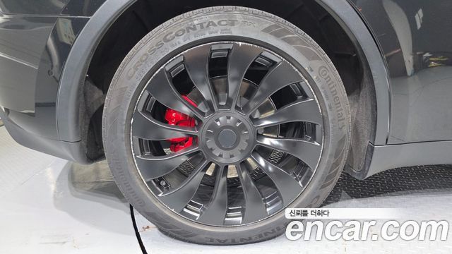Tesla Model Y Long Range AWD - фото 4