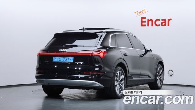 Audi e-Tron 55 Quattro - фото 1