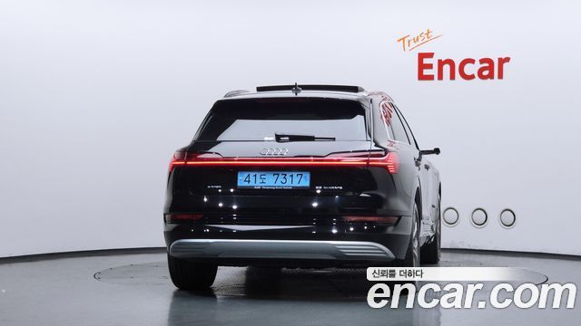 Audi e-Tron 55 Quattro - фото 3