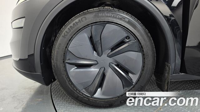 Tesla Model Y RWD - фото 4