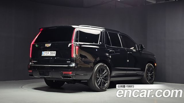Cadillac Escalade 5-го поколения 6.2 Sports Platinum - фото 1