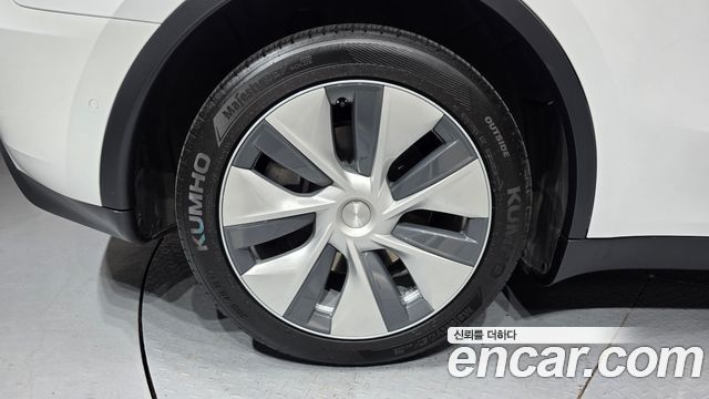 Tesla Model Y Long Range AWD - фото 4