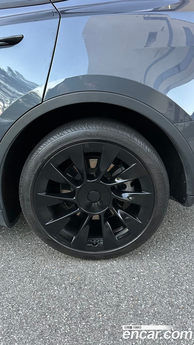 Tesla Model Y Long Range AWD - фото 4