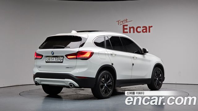 BMW X1 F48 xDrive 20i Advantage - фото 0
