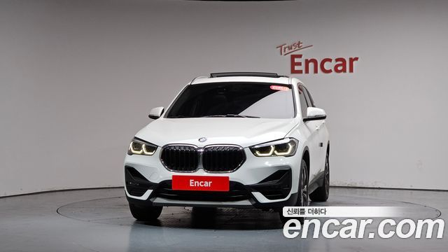 BMW X1 F48 xDrive 20i Advantage - фото 1
