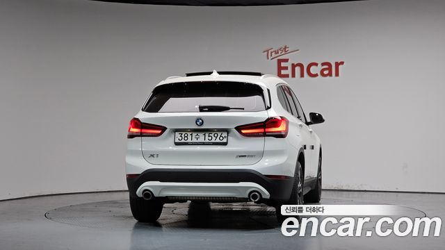 BMW X1 F48 xDrive 20i Advantage - фото 2