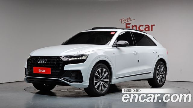 Audi Q8 55 TFSI Quattro Premium - фото 0