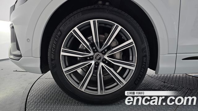 Audi Q8 55 TFSI Quattro Premium - фото 4