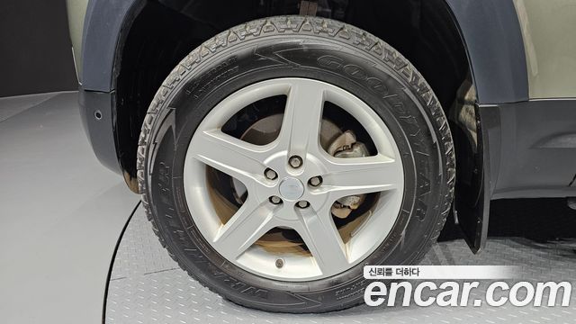 Land Rover Defender L663 110 D250 SE - фото 4