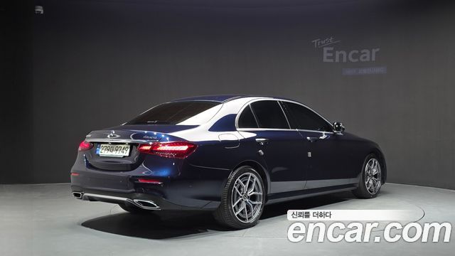 Mercedes-Benz E-Class W213 E220d 4MATIC AMG Line - фото 1