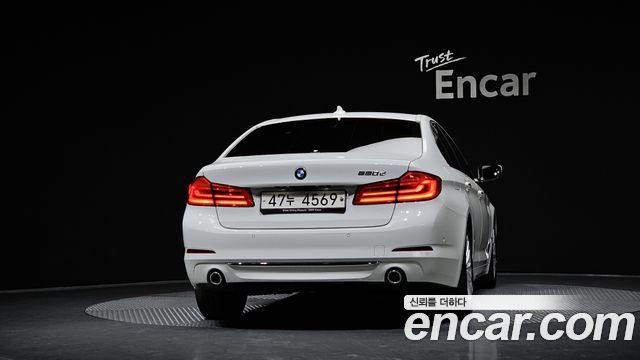 BMW 5 Series G30 520d Luxury Plus - фото 2