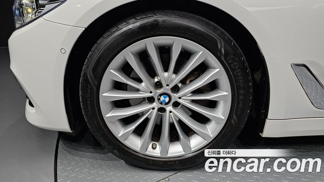 BMW 5 Series G30 520d Luxury Plus - фото 3