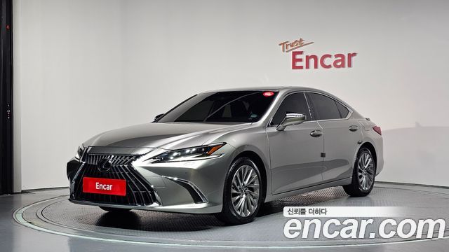 Lexus ES 300h 7-го поколения Executive - фото 0