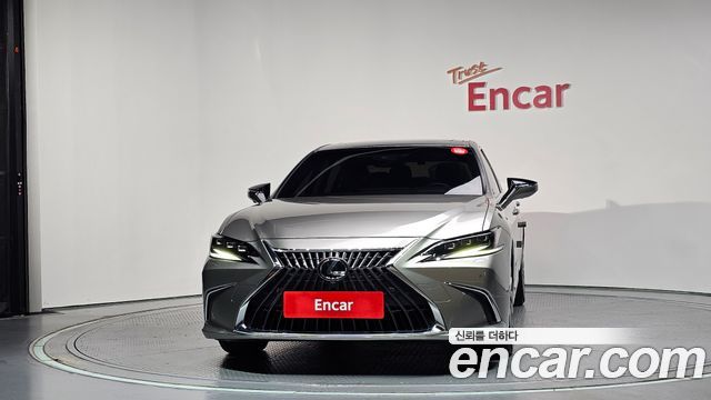 Lexus ES 300h 7-го поколения Executive - фото 2