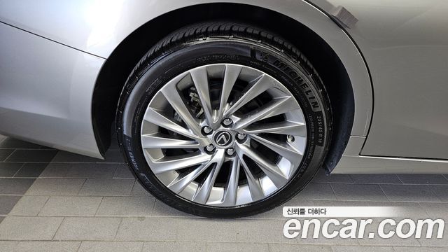 Lexus ES 300h 7-го поколения Executive - фото 4