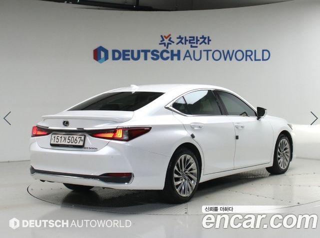 Lexus ES 300h 7-го поколения Executive - фото 1