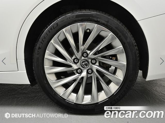 Lexus ES 300h 7-го поколения Executive - фото 4