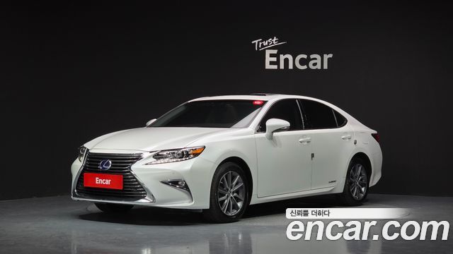 Lexus ES 300h Supreme XV60 - фото 0
