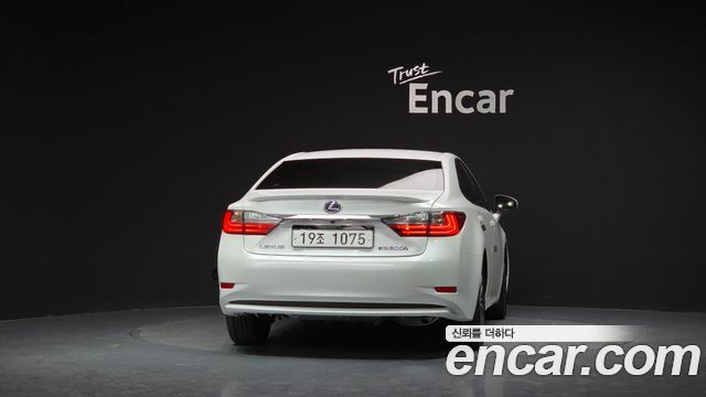 Lexus ES 300h Supreme XV60 - фото 3
