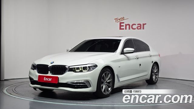 BMW 5 Series G30 520i Luxury - фото 0
