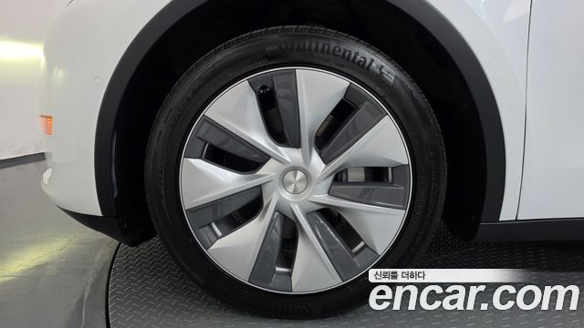 Tesla Model Y Long Range AWD - фото 4