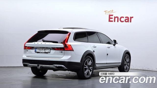 Volvo V90 Cross Country T5 Pro AWD - фото 1