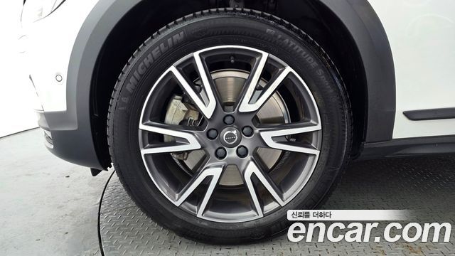 Volvo V90 Cross Country T5 Pro AWD - фото 4