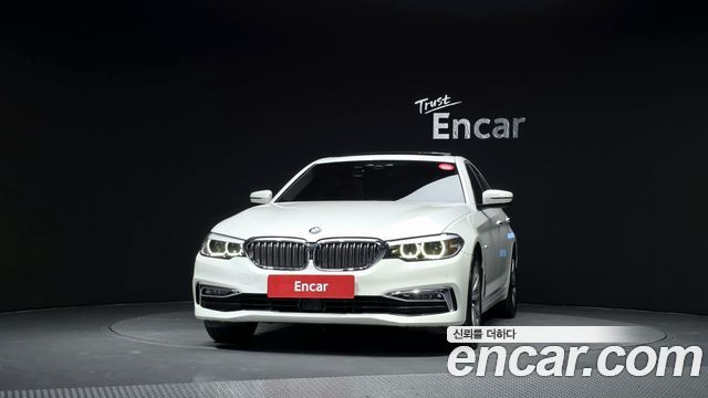 BMW 5 Series G30 520i Luxury - фото 2