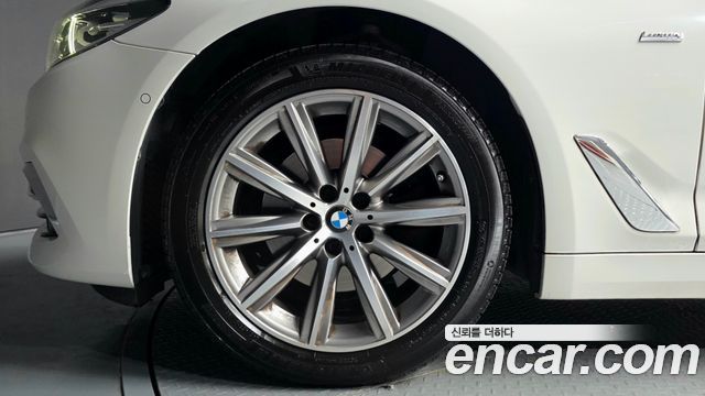 BMW 5 Series G30 520i Luxury - фото 4