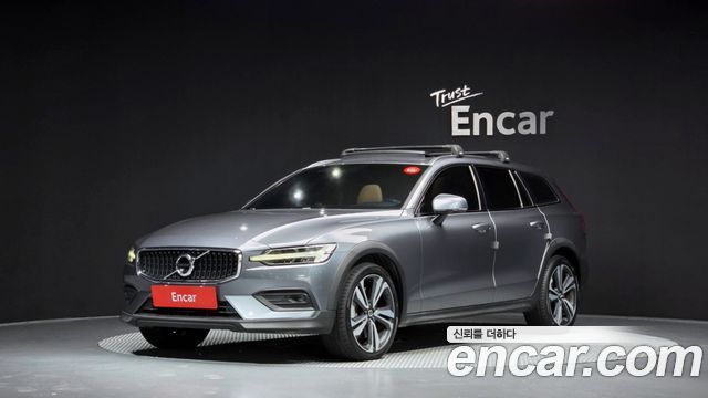 Volvo V60 Cross Country 2-го поколения T5 Pro AWD - фото 0