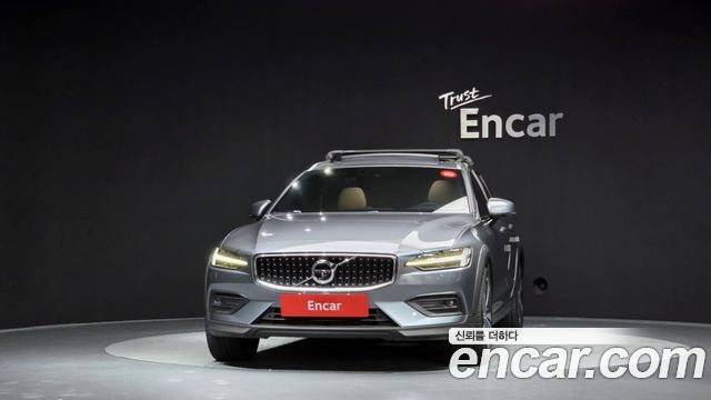 Volvo V60 Cross Country 2-го поколения T5 Pro AWD - фото 2
