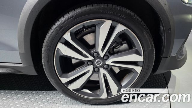 Volvo V60 Cross Country 2-го поколения T5 Pro AWD - фото 4