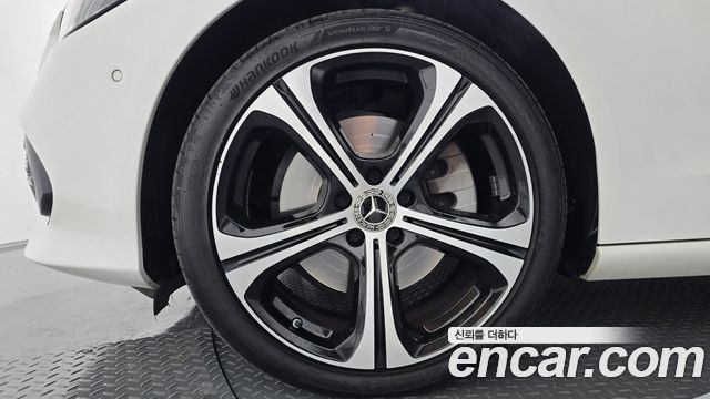 Mercedes-Benz C-Class W206 C300 4MATIC Avantgarde - фото 3