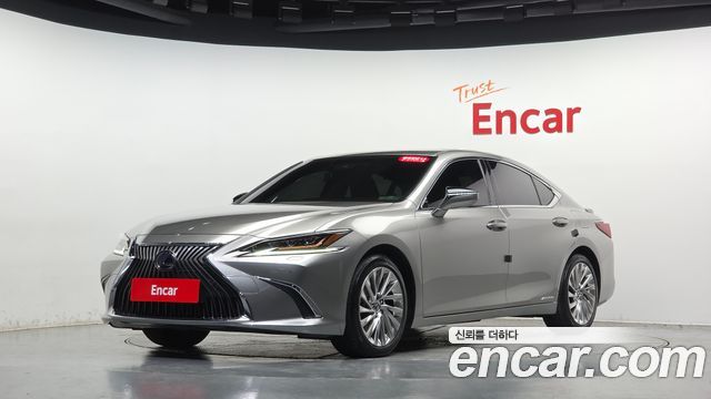 Lexus ES 300h 7-го поколения Executive - фото 0