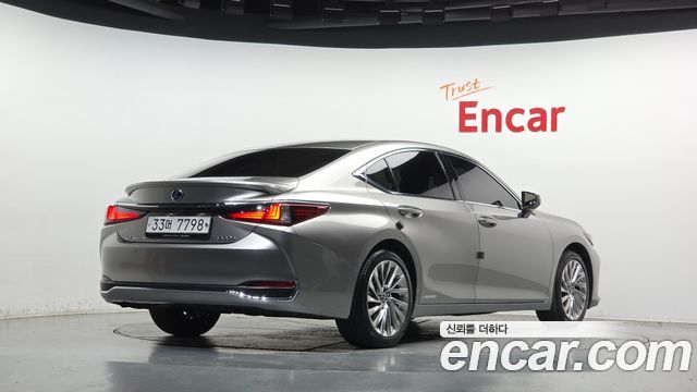 Lexus ES 300h 7-го поколения Executive - фото 1