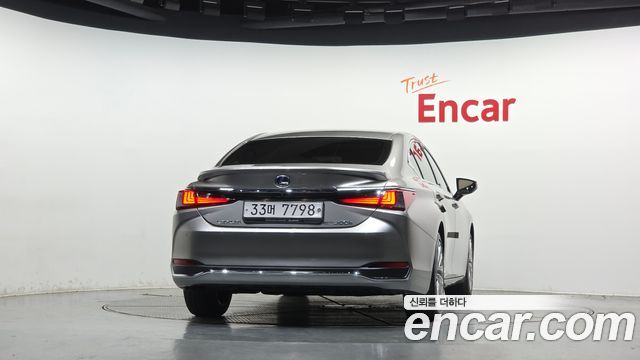 Lexus ES 300h 7-го поколения Executive - фото 3