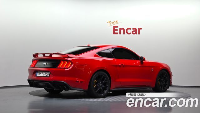 Ford Mustang Coupe - фото 0