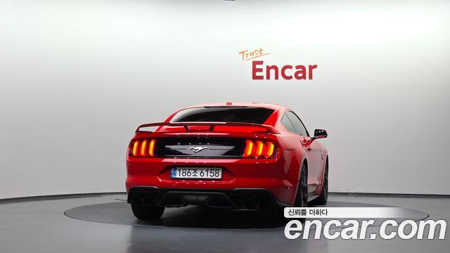 Ford Mustang Coupe - фото 2