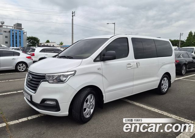 Hyundai Starex New 4WD Urban 9-Seater Premium - фото 1