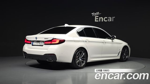 BMW 5 Series G30 520i M Sport - фото 1