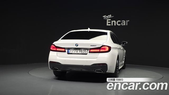 BMW 5 Series G30 520i M Sport - фото 3