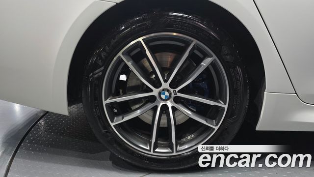 BMW 5 Series G30 520i M Sport - фото 4