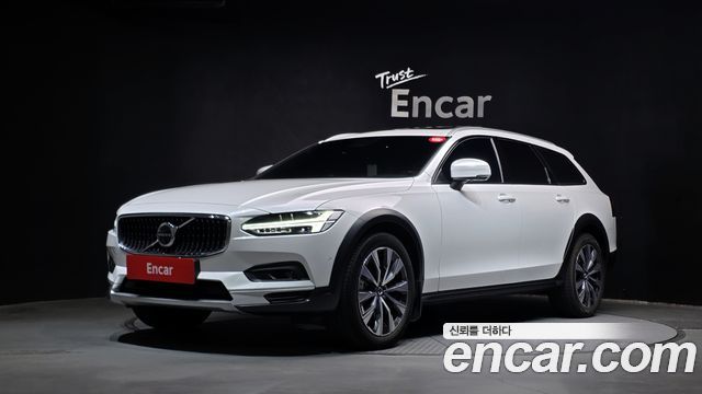 Volvo V90 Cross Country B5 Ultimate AWD - фото 0