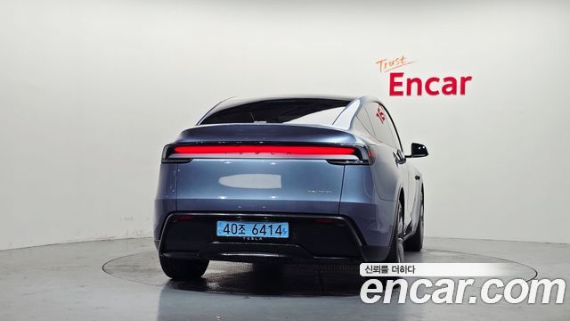 Tesla Model Y Long Range AWD - фото 3