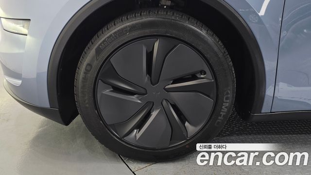 Tesla Model Y Long Range AWD - фото 4