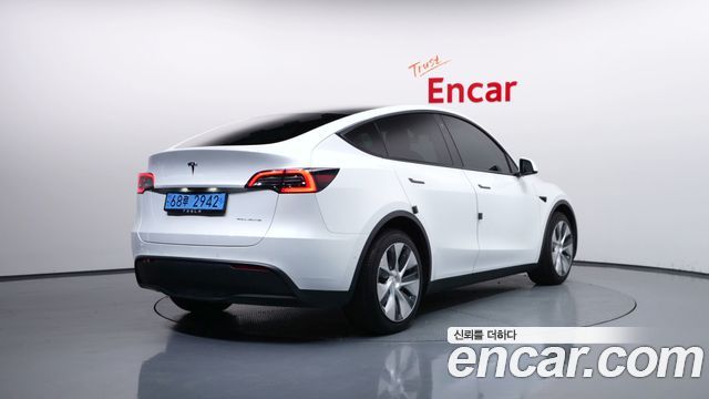 Tesla Model Y Long Range AWD - фото 1